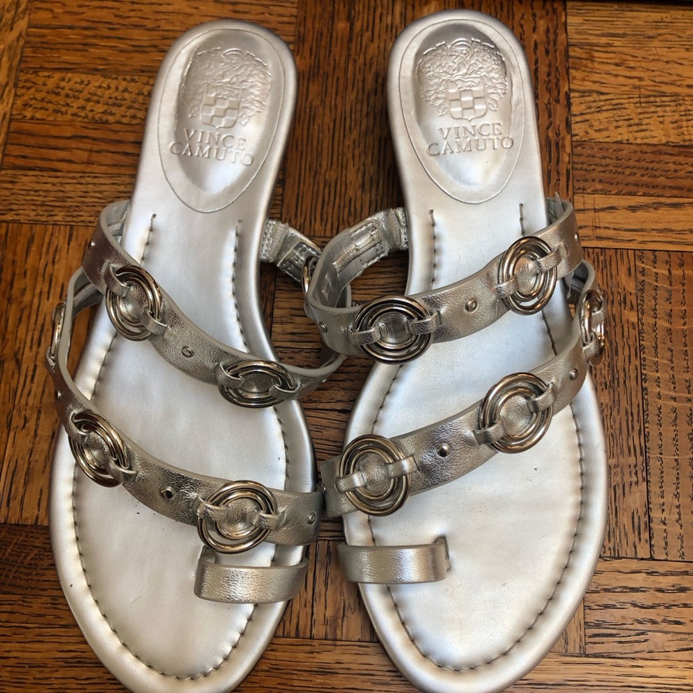 VINCE CAMUTO SILVER SANDALS